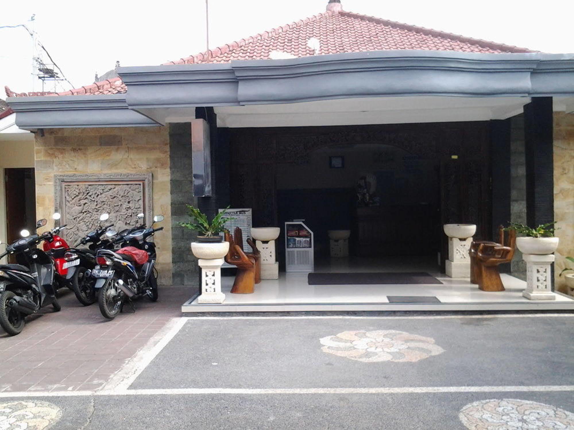 Mahendra Beach Inn Kuta  Exterior photo